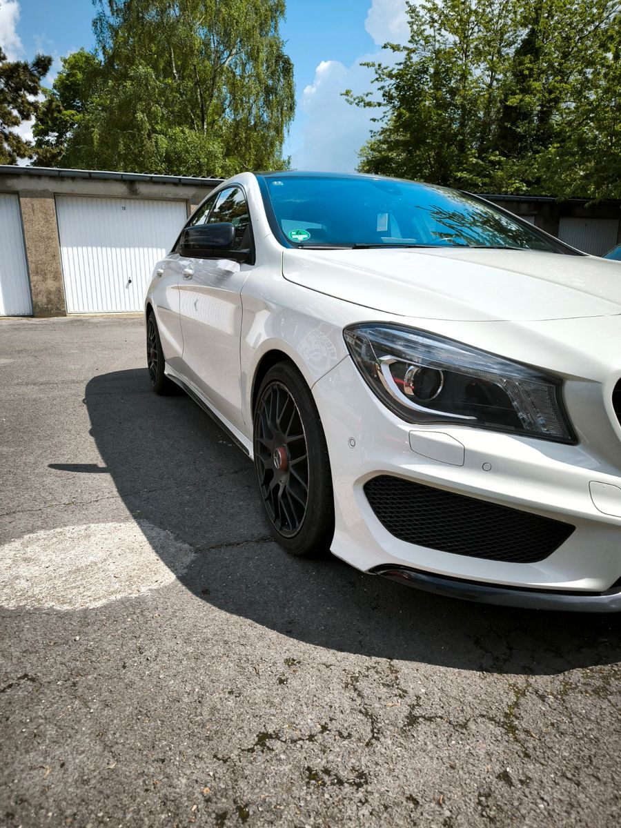 MERCEDES-BENZ CLA 180 AMG Line AMG Line