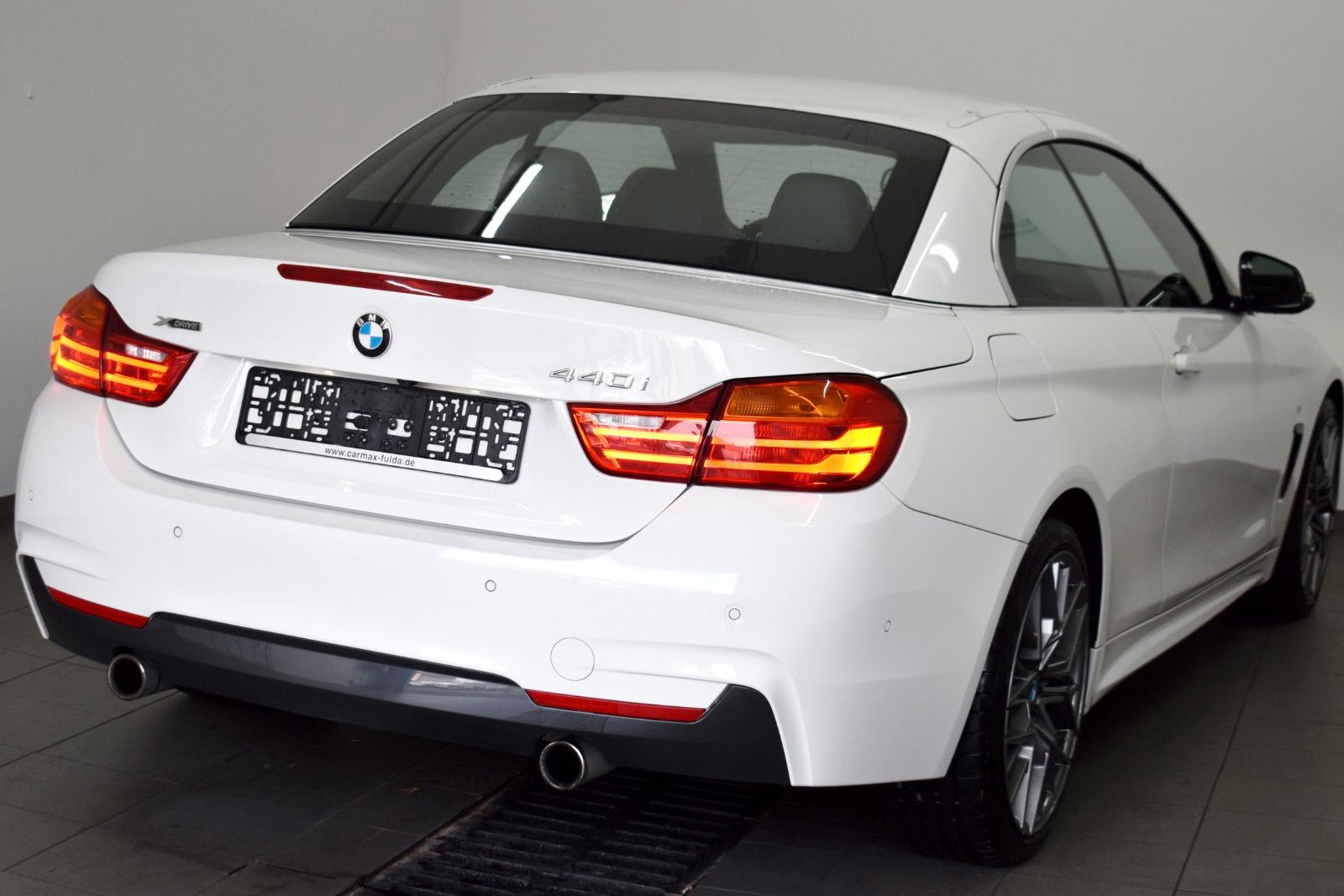 Fahrzeugabbildung BMW Cabrio 440i xDrive M-Pak,HUD,Kamera,LED,Navi,PDC