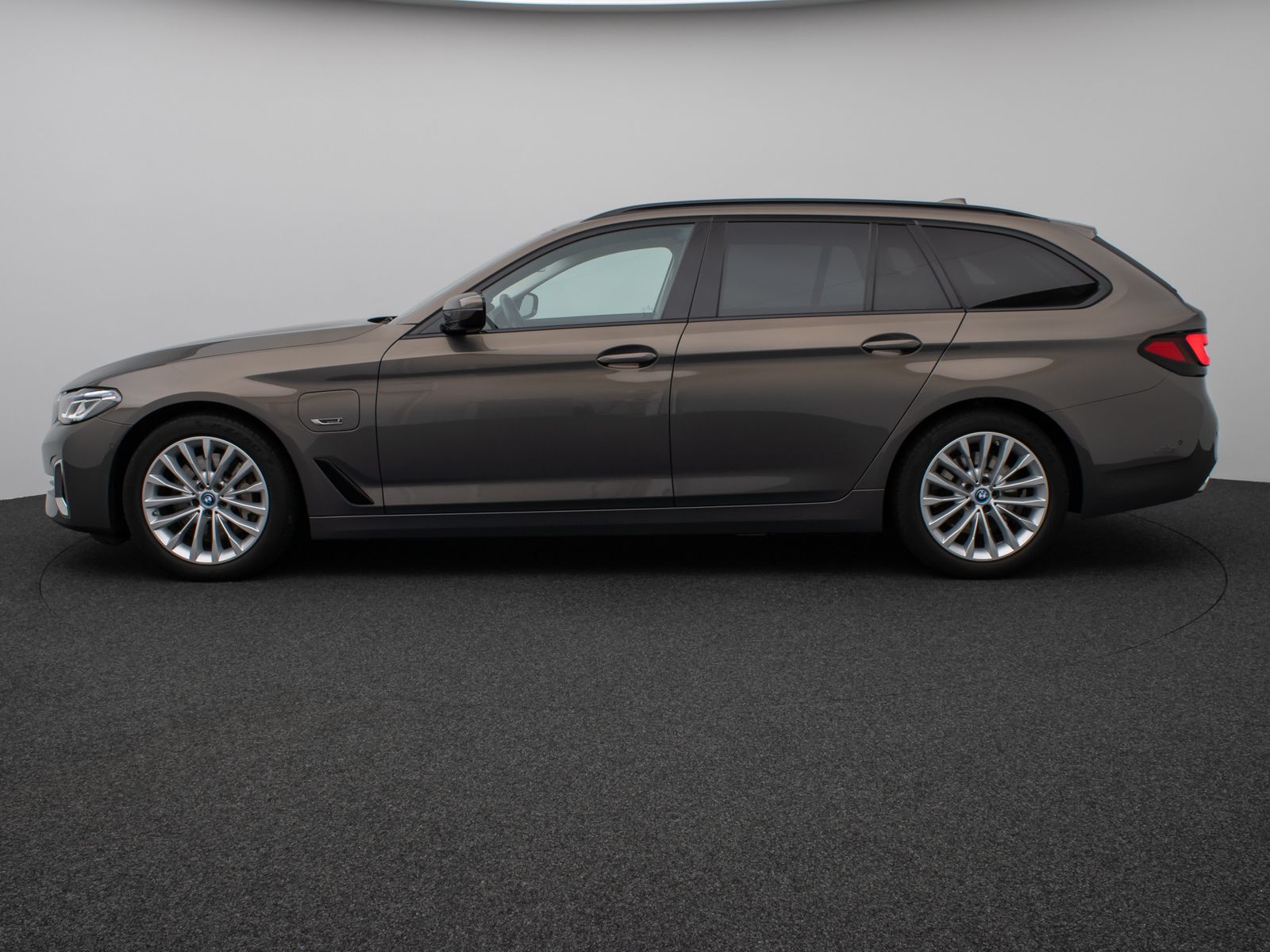 Fahrzeugabbildung BMW 530e Luxury Line Laser Kamera HUD DAB HiFi Sport