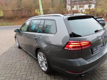 Fotografie des VW Golf VII Variant Highline 2.0 TDi 7-G DSG,R-Line