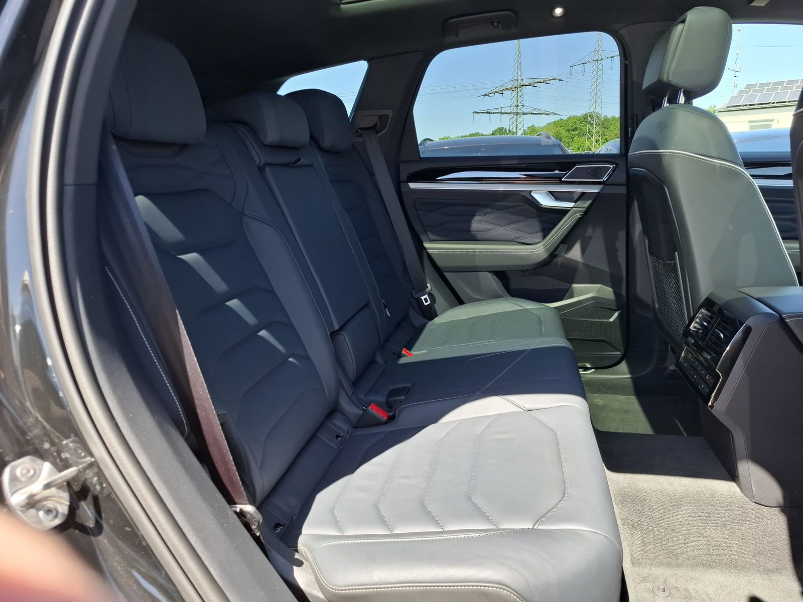 Fahrzeugabbildung Volkswagen Touareg 3.0TDI 4M R-Line VOLL Black 22" UPE 114T