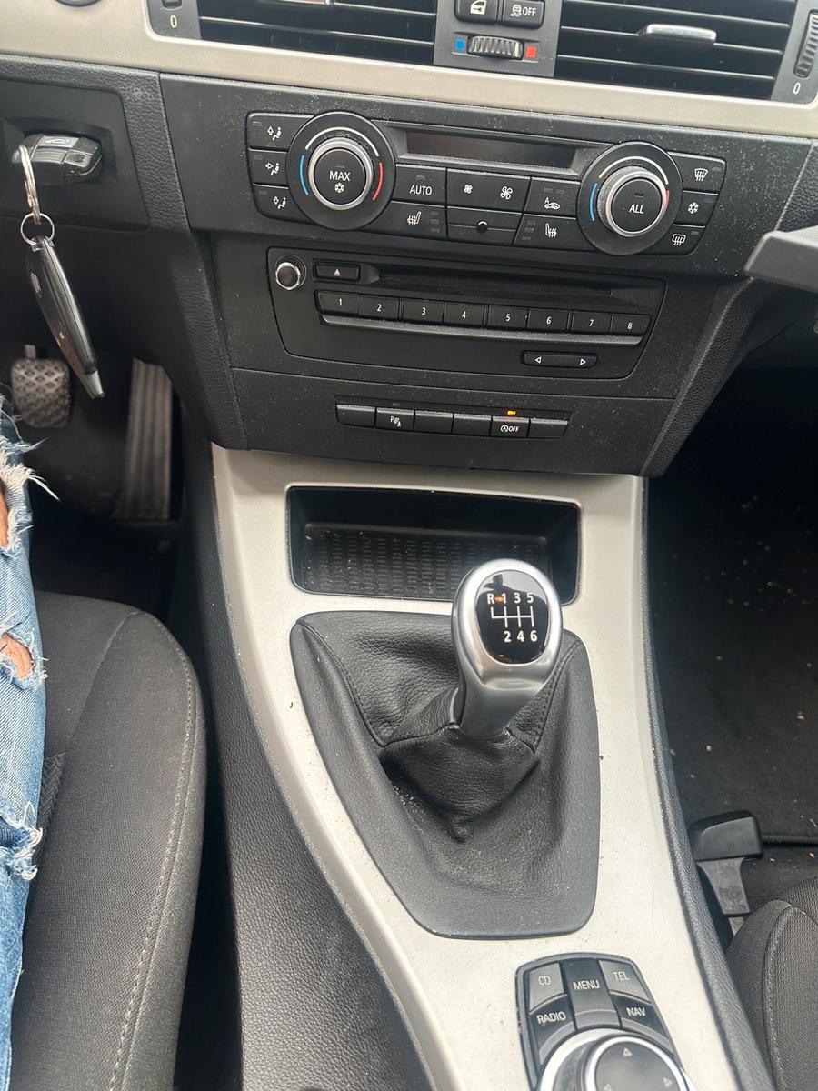 BMW 318 2012 — photo 15