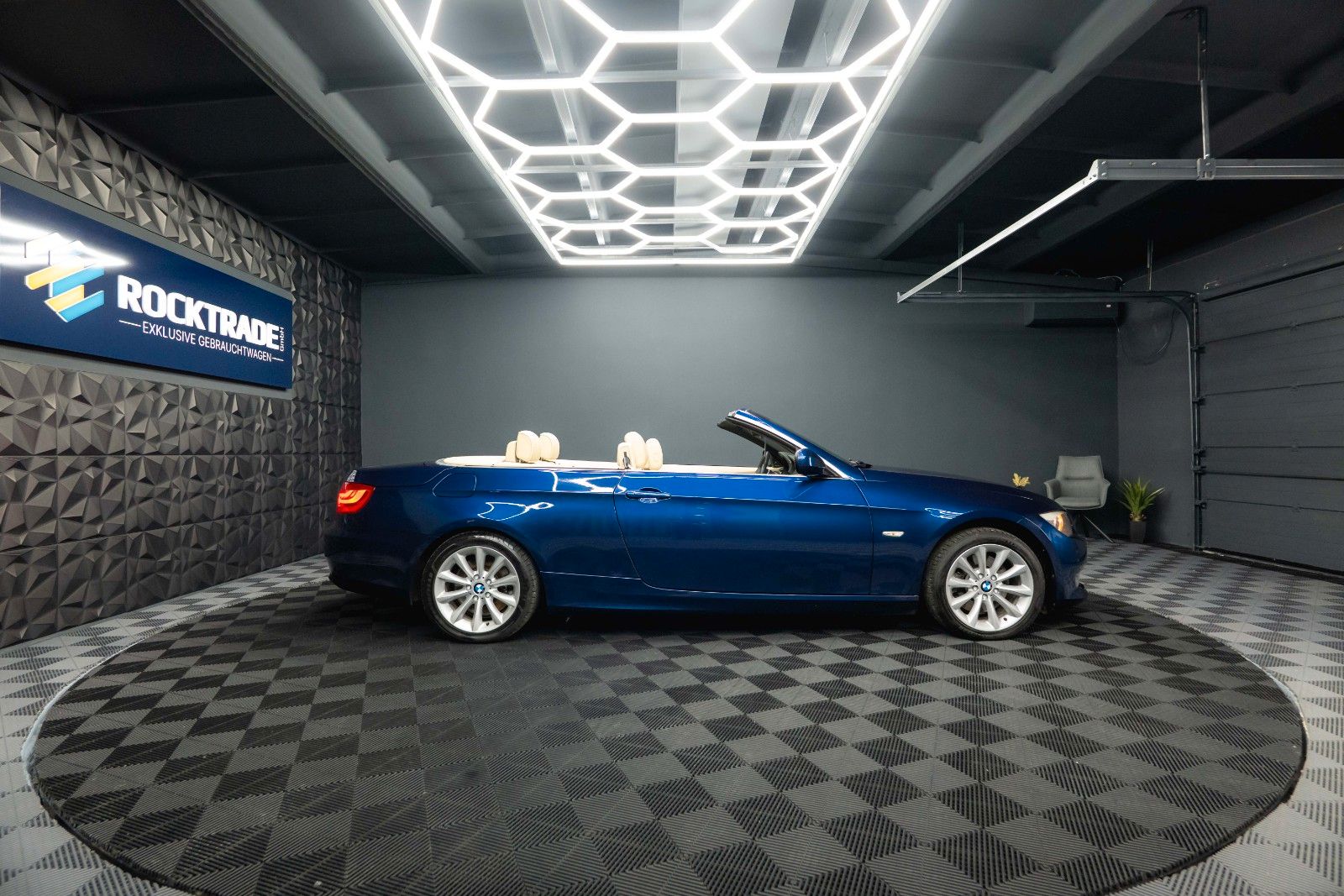 Fahrzeugabbildung BMW 330d Cabrio Sport Edition *Bi-Xenon*H&K*Memory*