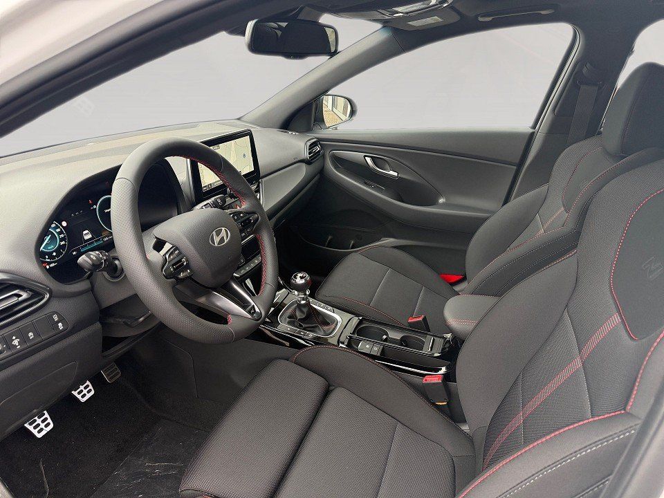 Fahrzeugabbildung Hyundai i30 Kombi 1.5T 140PS 48V N LINE Panoramadach