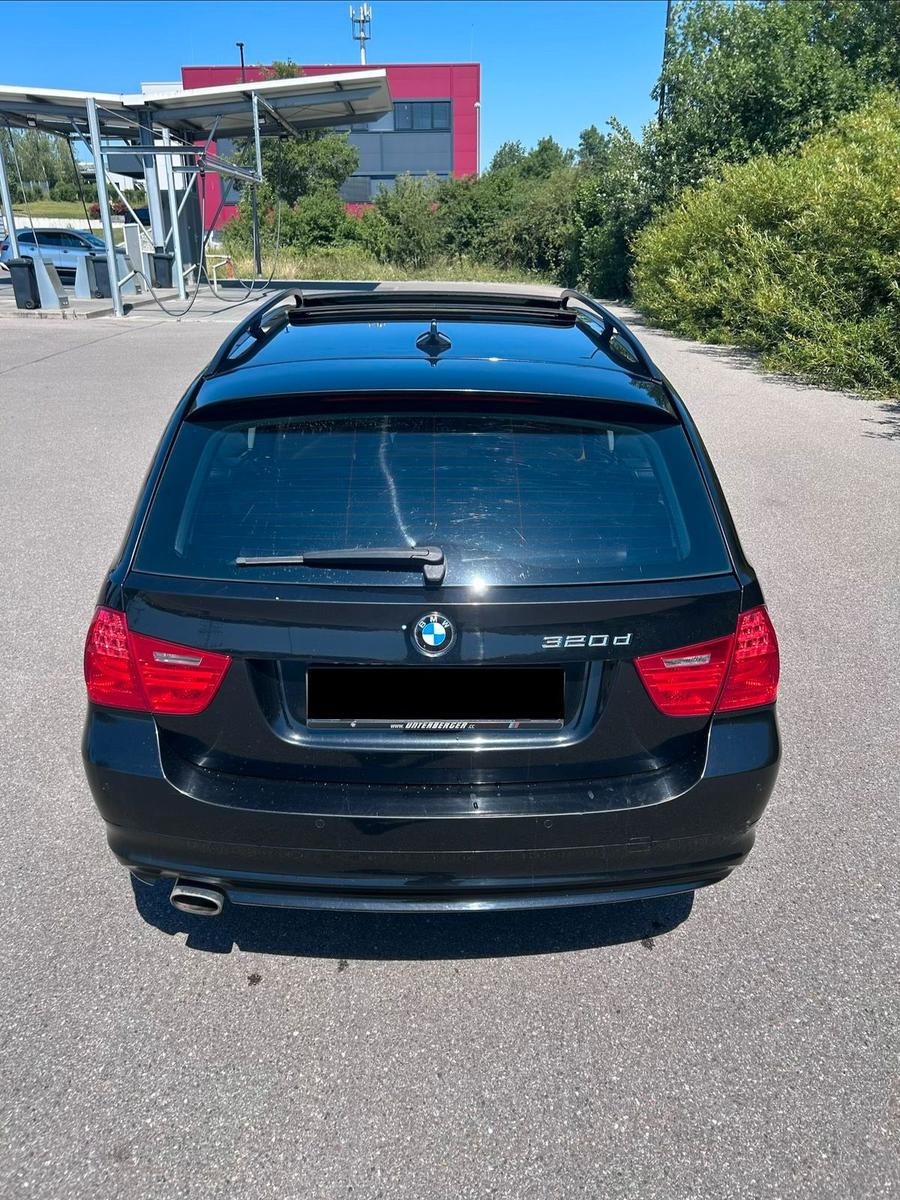 BMW 320 2010 — photo 5