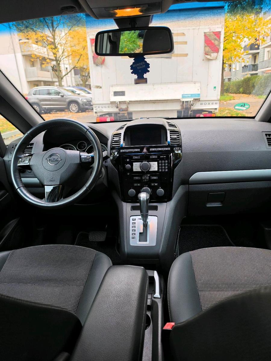 Opel Zafira 2010 — photo 9