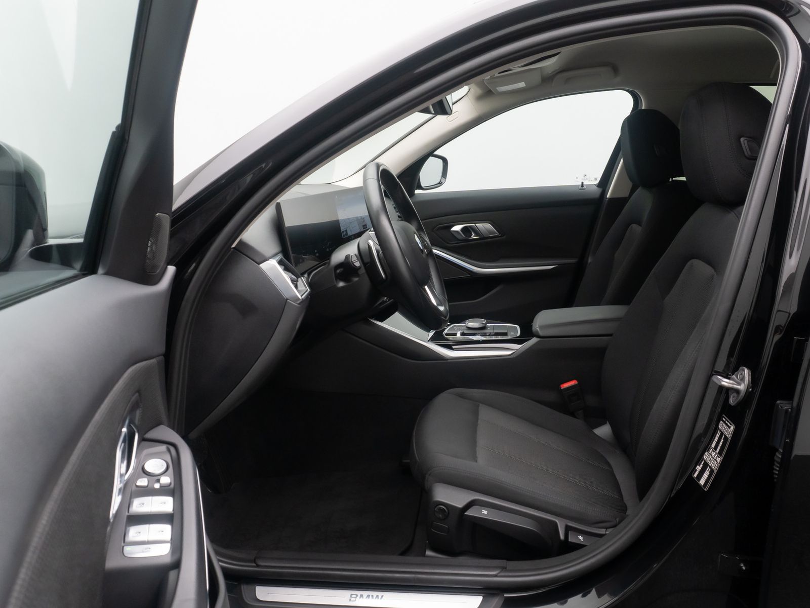 Fahrzeugabbildung BMW 330d H/K GeschwindigReg AHK DAB Widscreen 18Zoll