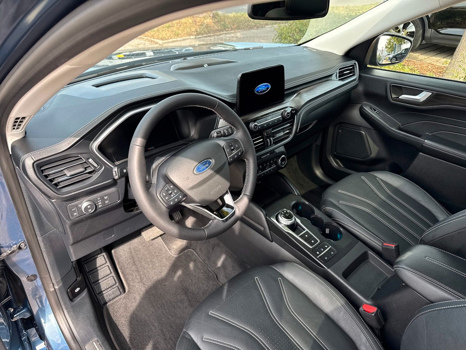 Fahrzeugabbildung Ford Kuga Plug-In Hybrid Vignale, PANORAMADACH