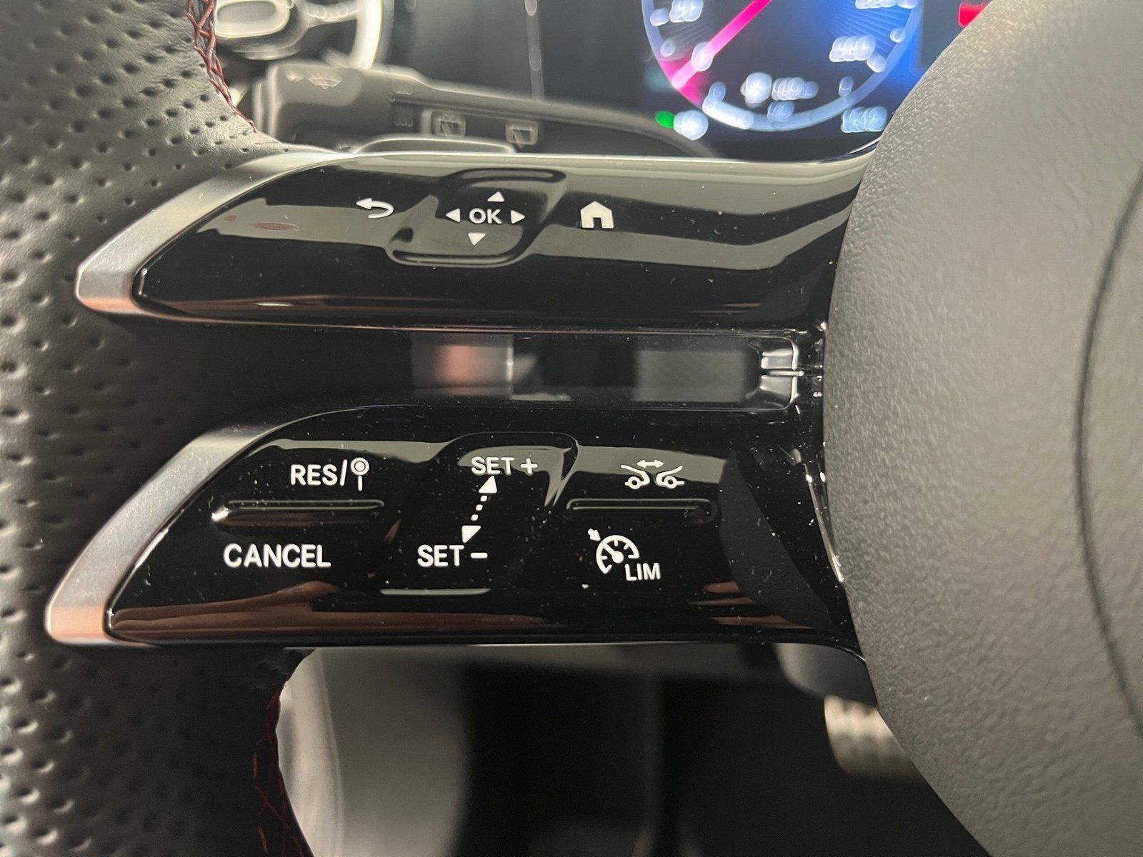 Fahrzeugabbildung Mercedes-Benz CLA 180 SB AMG Adv.*LED*Kamera*18"*CarPlay*Easy*
