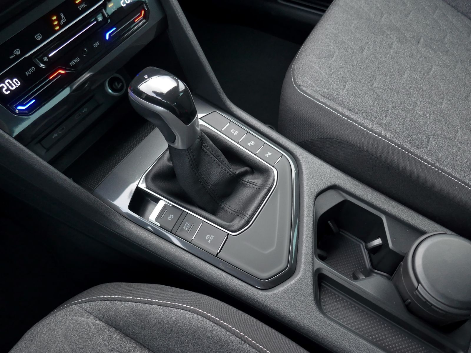 Fahrzeugabbildung Volkswagen Tiguan MOVE 1.5 TSI DSG | LED AHK RFK ACC