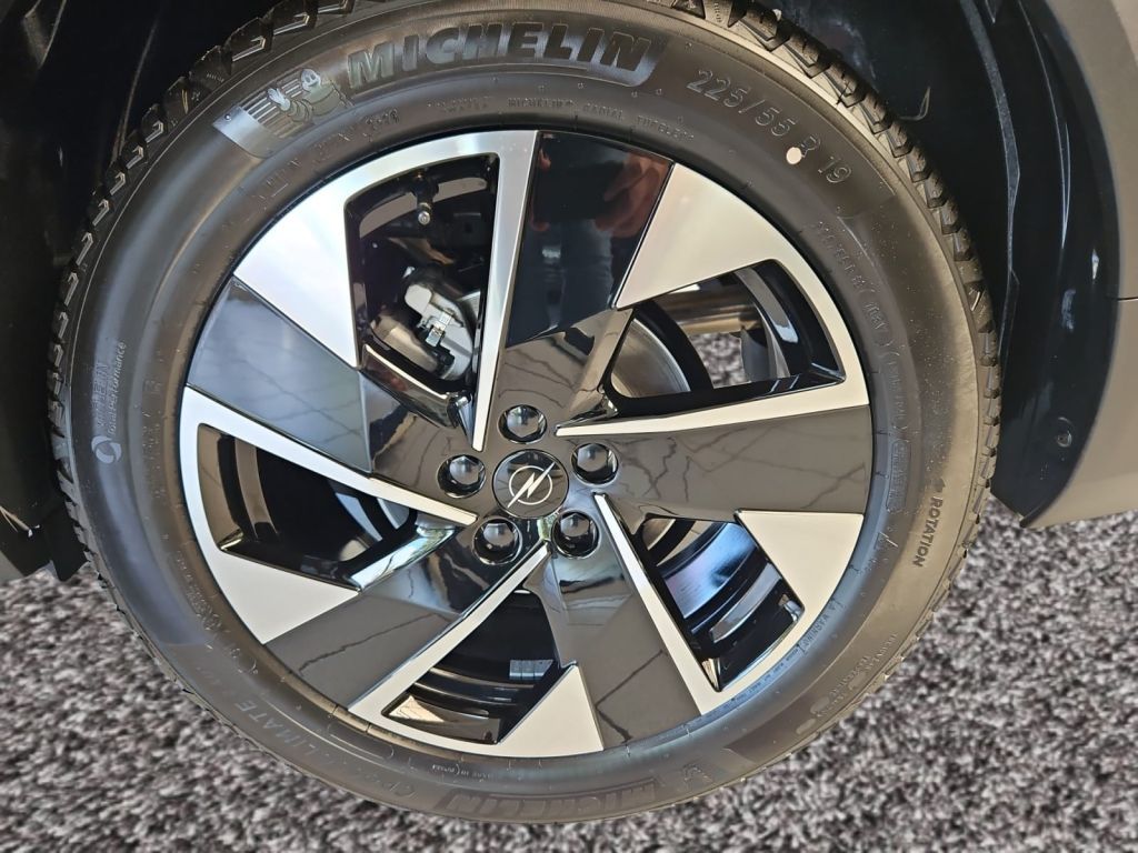 Fahrzeugabbildung Opel Grandland 1.2 DI Hybrid 48 V Automatik GS