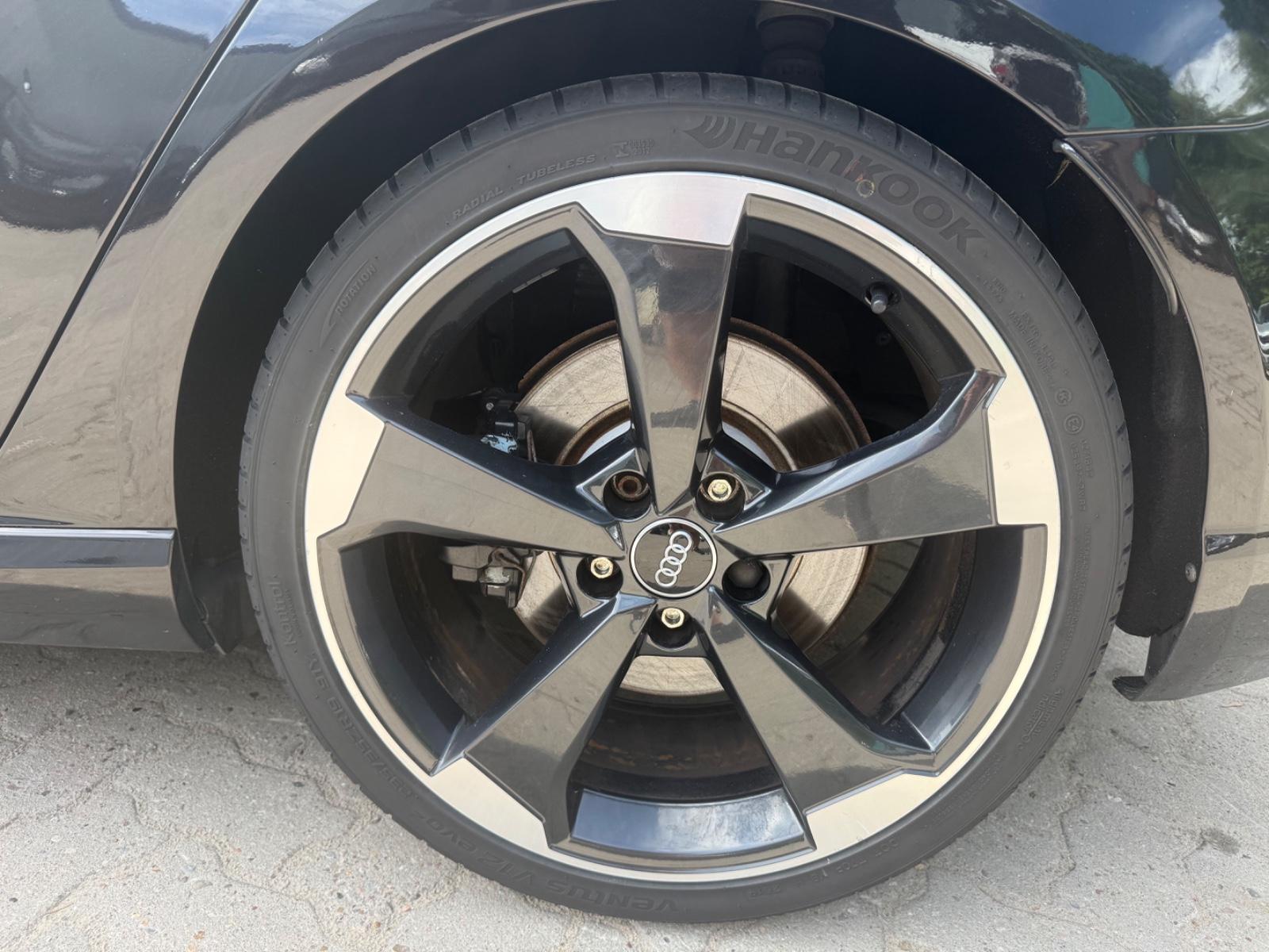 Audi RS3 Sportback 2.5 TFSI 367 ch BVA quattro / Toit panoramique / Magnetic Ride / Cuir Nappa / Jantes 19"