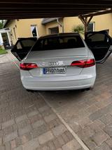 Audi S8 4.0 TFSI plus tiptronic quattro - - Audi S8: mit Anhängerkupplung