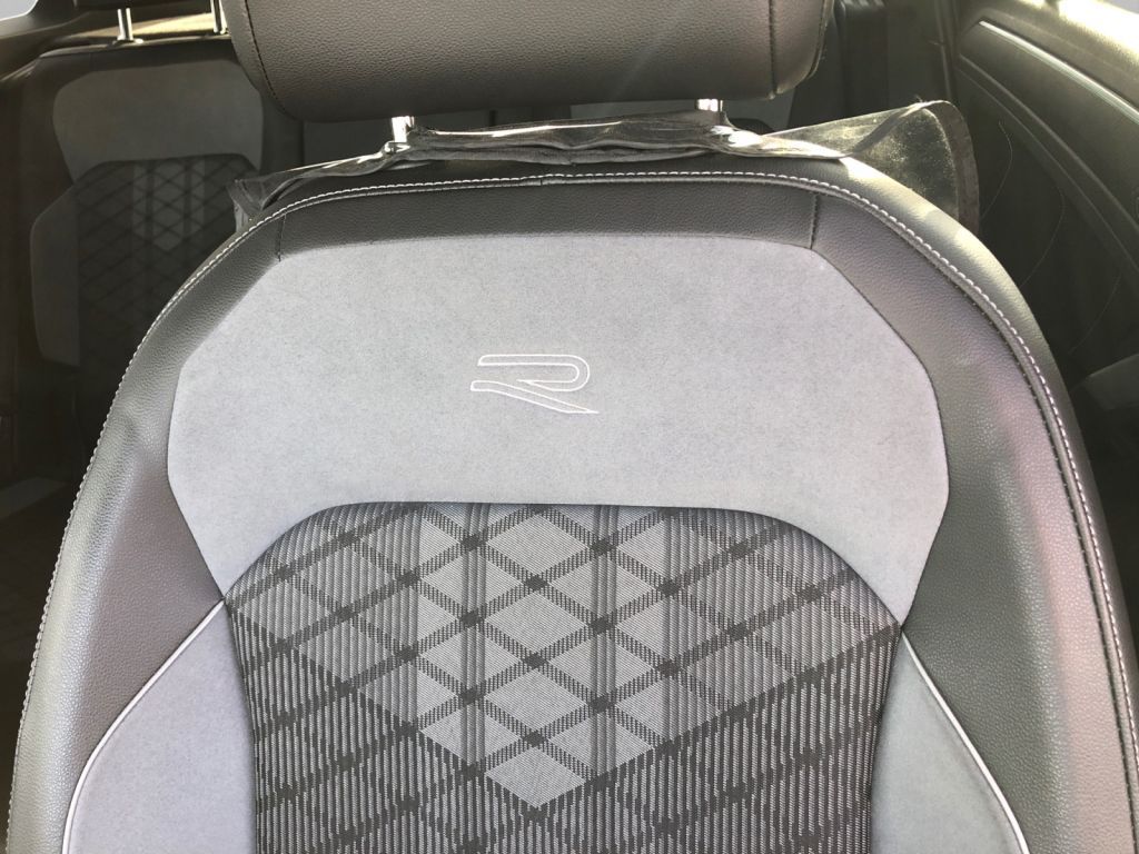 Fahrzeugabbildung Volkswagen Tiguan 2.0 TDI SCR 4MOTION DSG R-Line