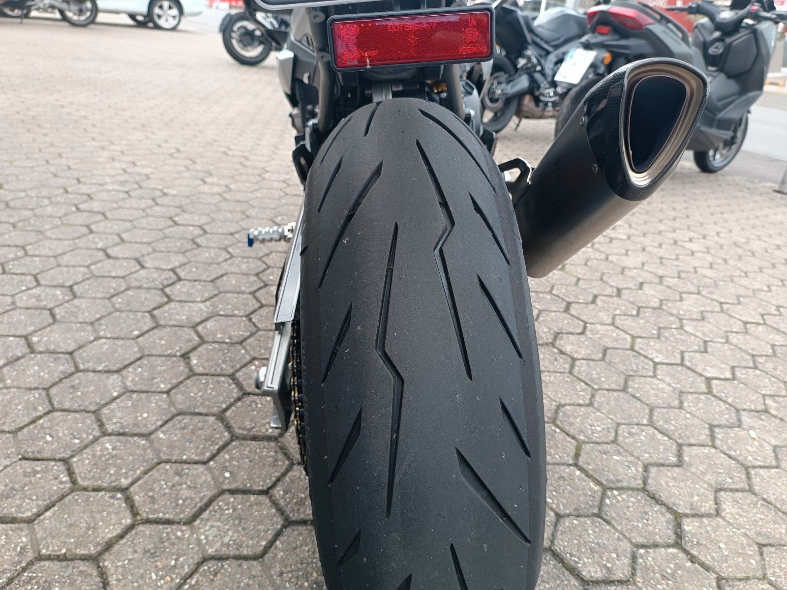 Fahrzeugabbildung BMW M 1000 R  M Competition Paket nur 2565km