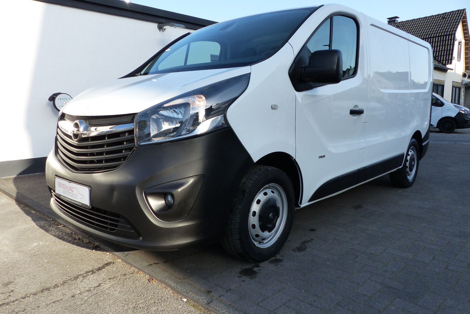 Opel Vivaro - 1