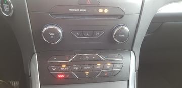 Fahrzeugabbildung Ford S-MAX Titanium