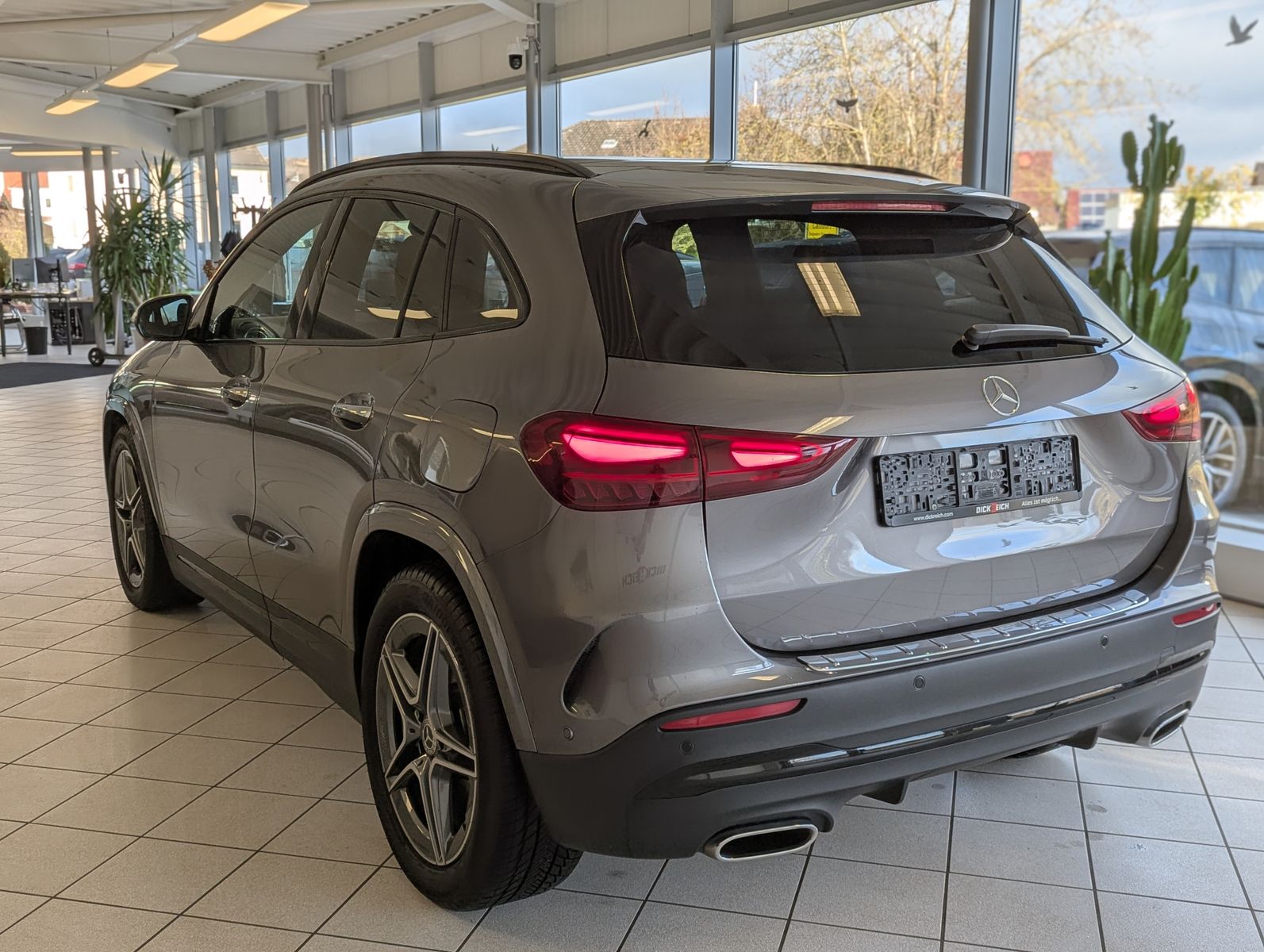 MERCEDES-BENZ GLA 200 AMG Multib. Distronic MBUX Pano AHK 360° - Image 5