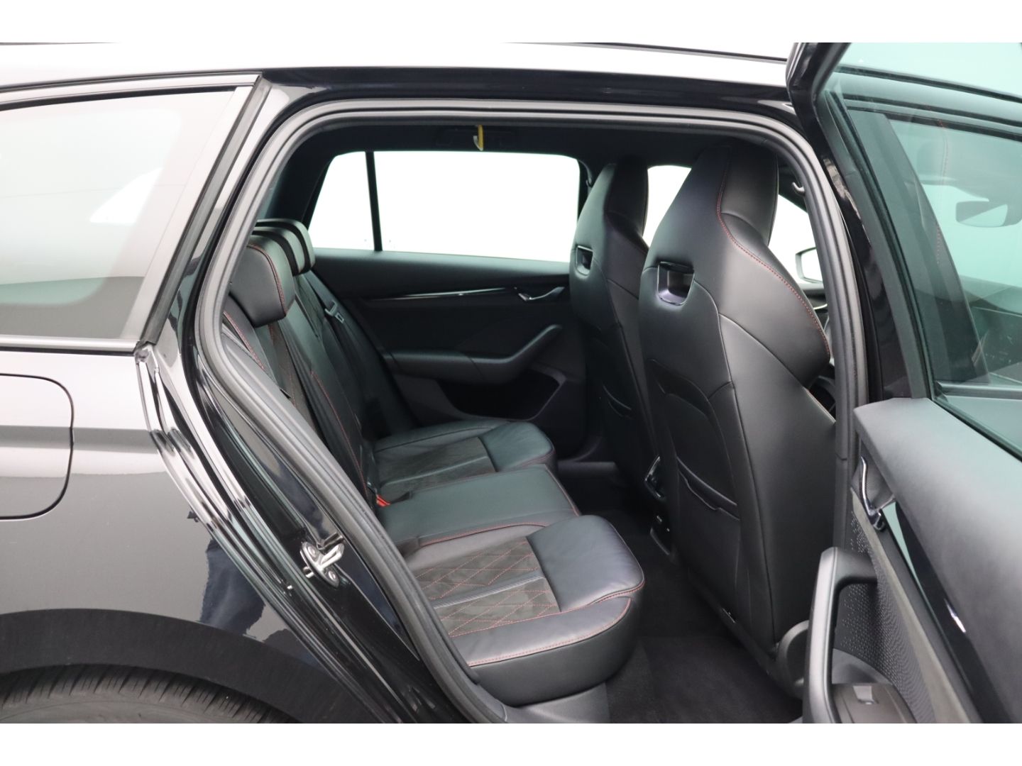 Fahrzeugabbildung SKODA Octavia Combi RS 4x4 AHK Memory ACC Canton Sound