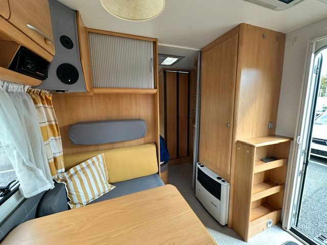 Fahrzeugabbildung Knaus 400 Doppelbett Heizung, Strom, Bad, 4 P. 100Km/H
