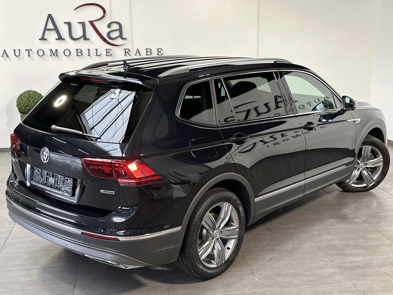 Fahrzeugabbildung Volkswagen Tiguan Allspace 2.0 TDI 4M DSG HL NAV+LED+ACC+VC