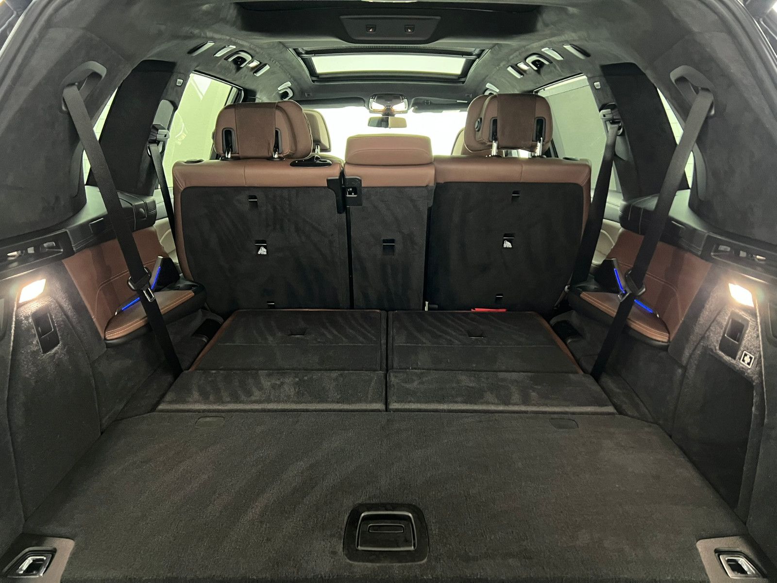 Fahrzeugabbildung BMW X7 xDrive 30d/AHK/B&W/SKYLOUNGE/MASSAGE/7-SITZER