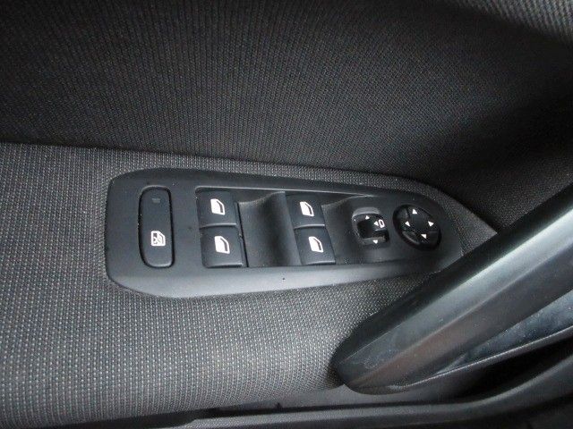 Fahrzeugabbildung Peugeot 308 SW Allure 1.2T NAVI/LED/PDC/R´CAM/BLIS