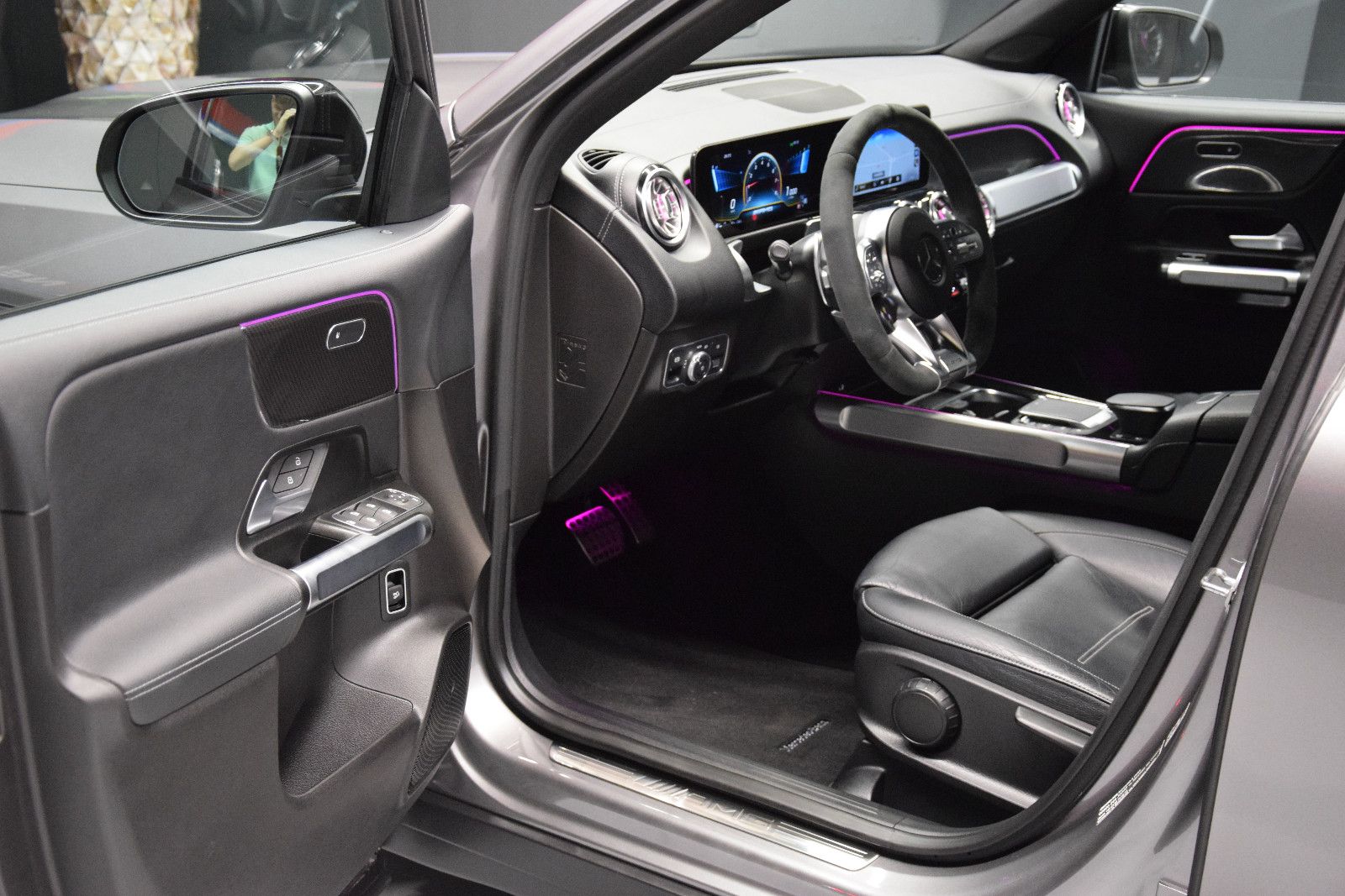 Fahrzeugabbildung Mercedes-Benz GLB 35 AMG 4Matic 360° MBUX Leder AHK Night Ambi