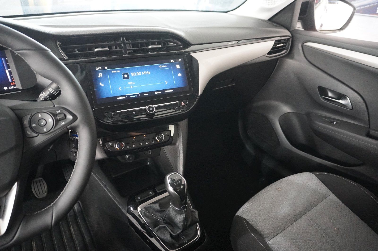 Fahrzeugabbildung Opel Corsa F 1.2 FACELIFT NAVI/LED/KAMERA/VIRTU./DAB+