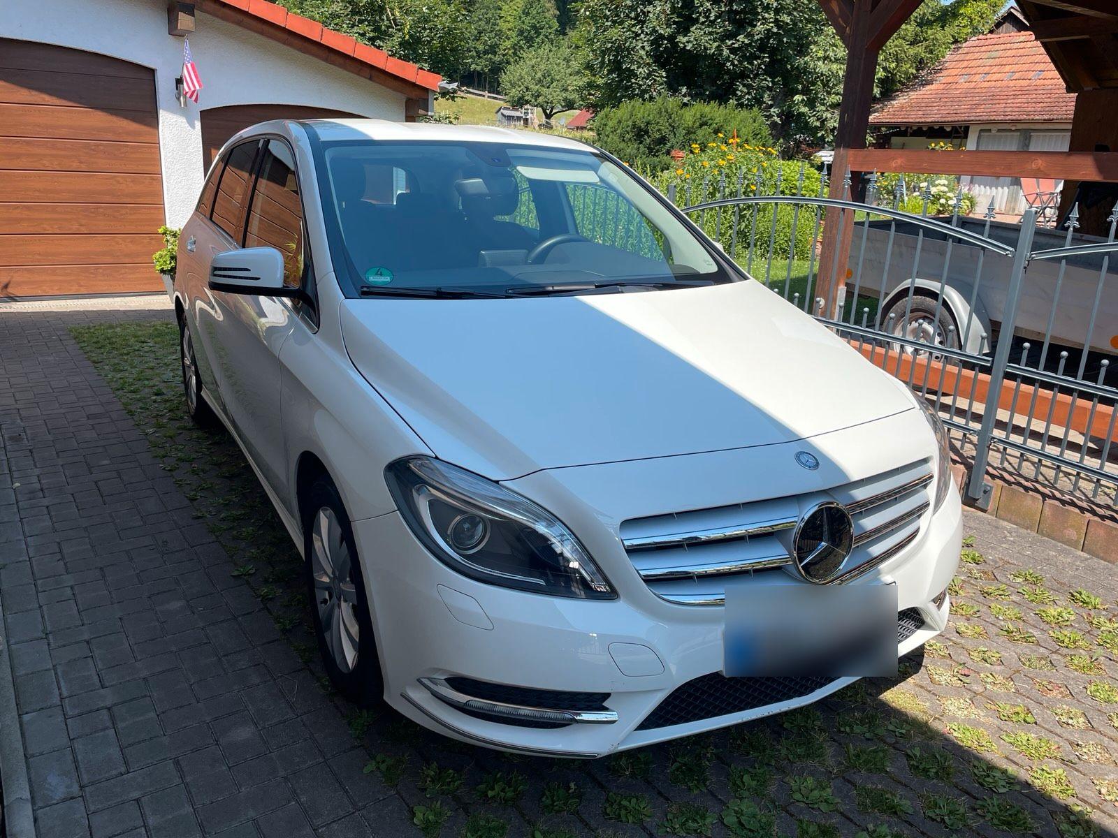 Mercedes-Benz B 180