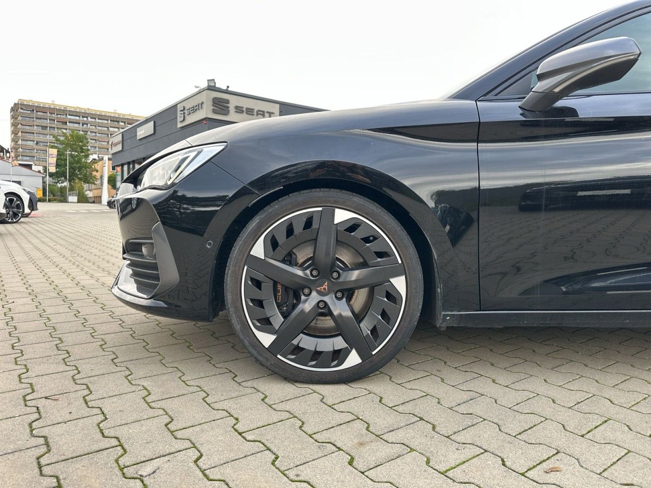 Fahrzeugabbildung CUPRA Leon VZ 2.0 TSI 221 kW (300 PS) 7-Gang-DSG