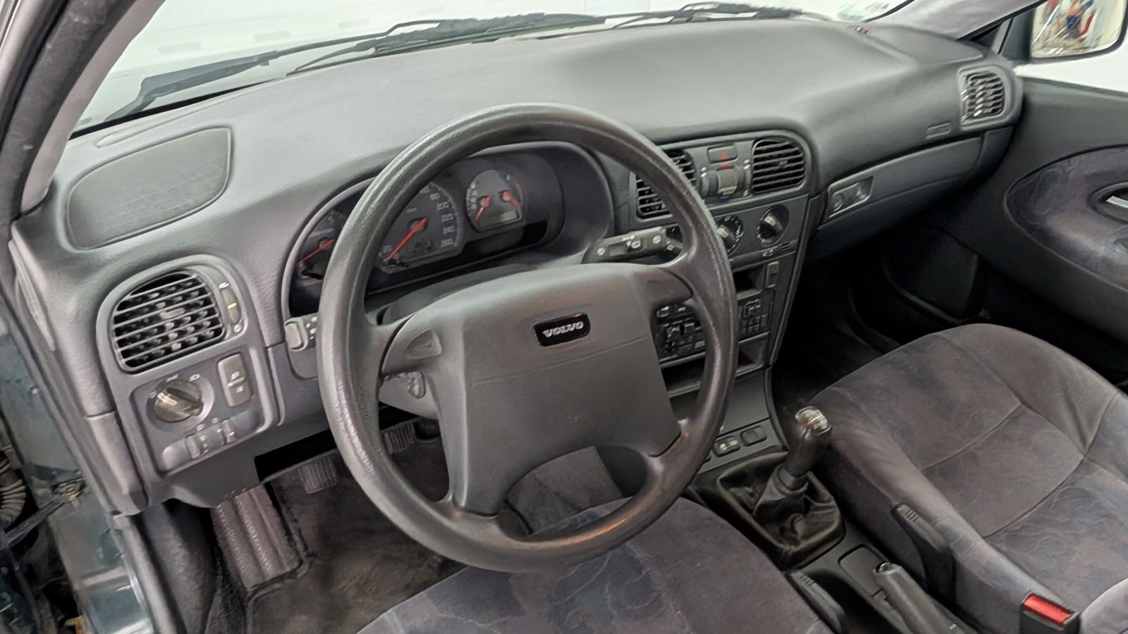 Fahrzeugabbildung Volvo V40 2.0T