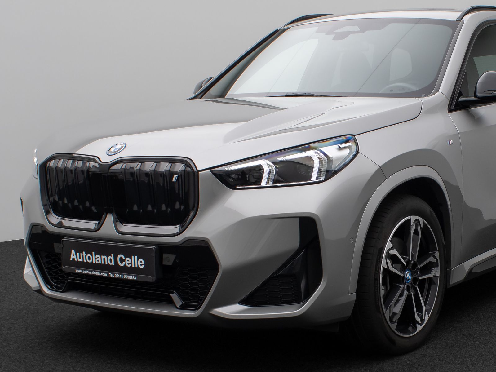 Fahrzeugabbildung BMW iX1 xD30 M Sport DAB Panorama Kamera Komfort 19"