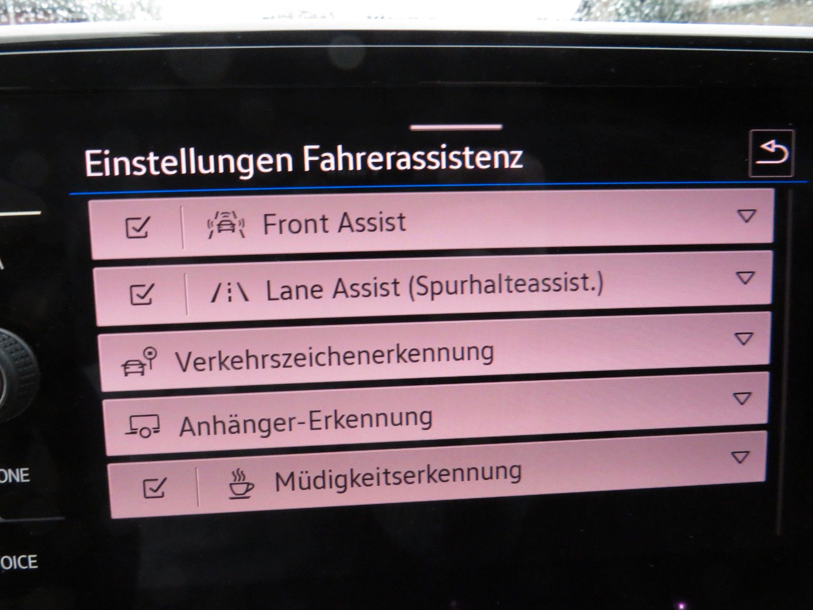 Fahrzeugabbildung Volkswagen T-Roc Life DSG AHK GJ-REIFEN LED NAVI 1.HAND