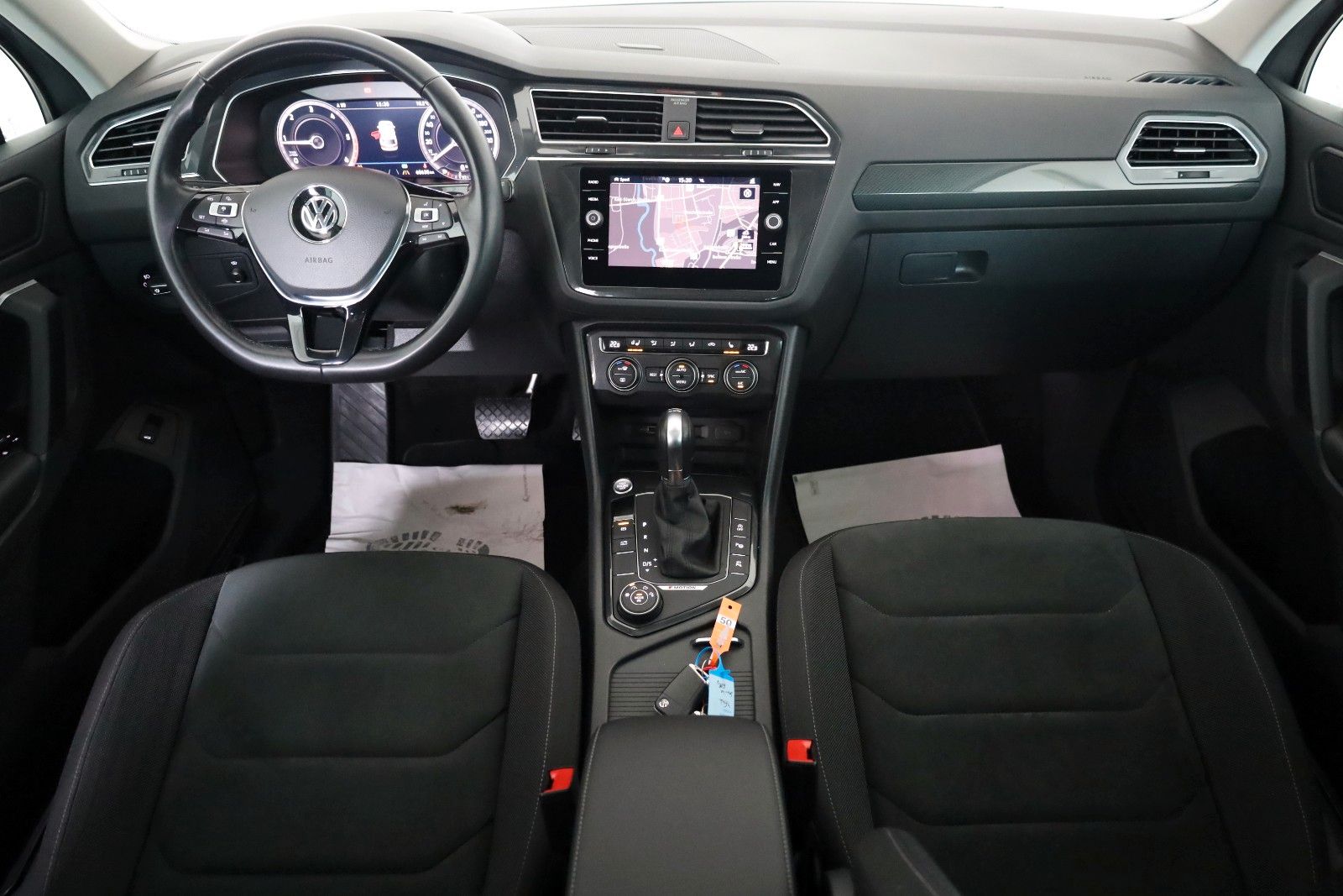 Fahrzeugabbildung Volkswagen Tiguan Highline 4M Navi,LED,PanDach,ACC,360°