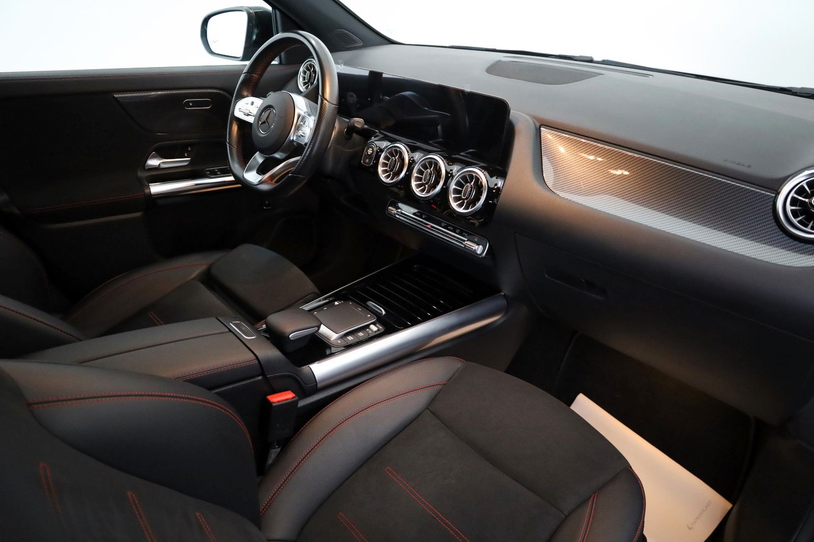 Fahrzeugabbildung Mercedes-Benz GLA 200 AMG, Automatik,Navi,Leder,LED,SHZ