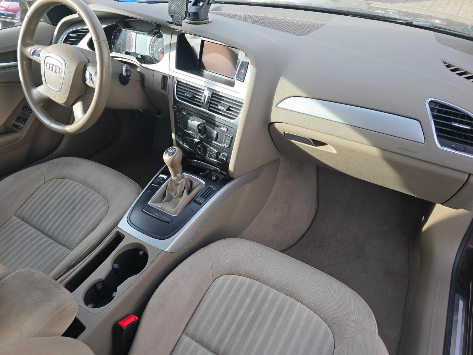 Audi A4 2011 — photo 10