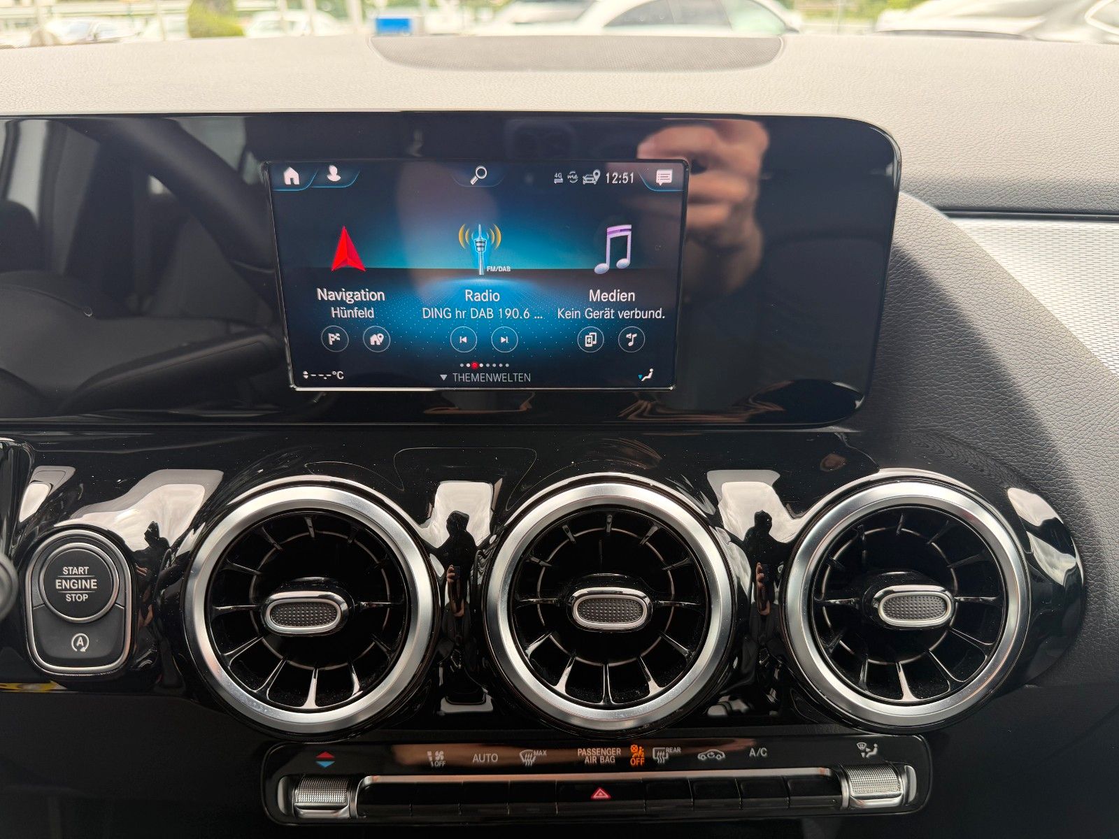 Fahrzeugabbildung Mercedes-Benz GLA 200d Style+Distr+AHK+RKamera+1.Hand