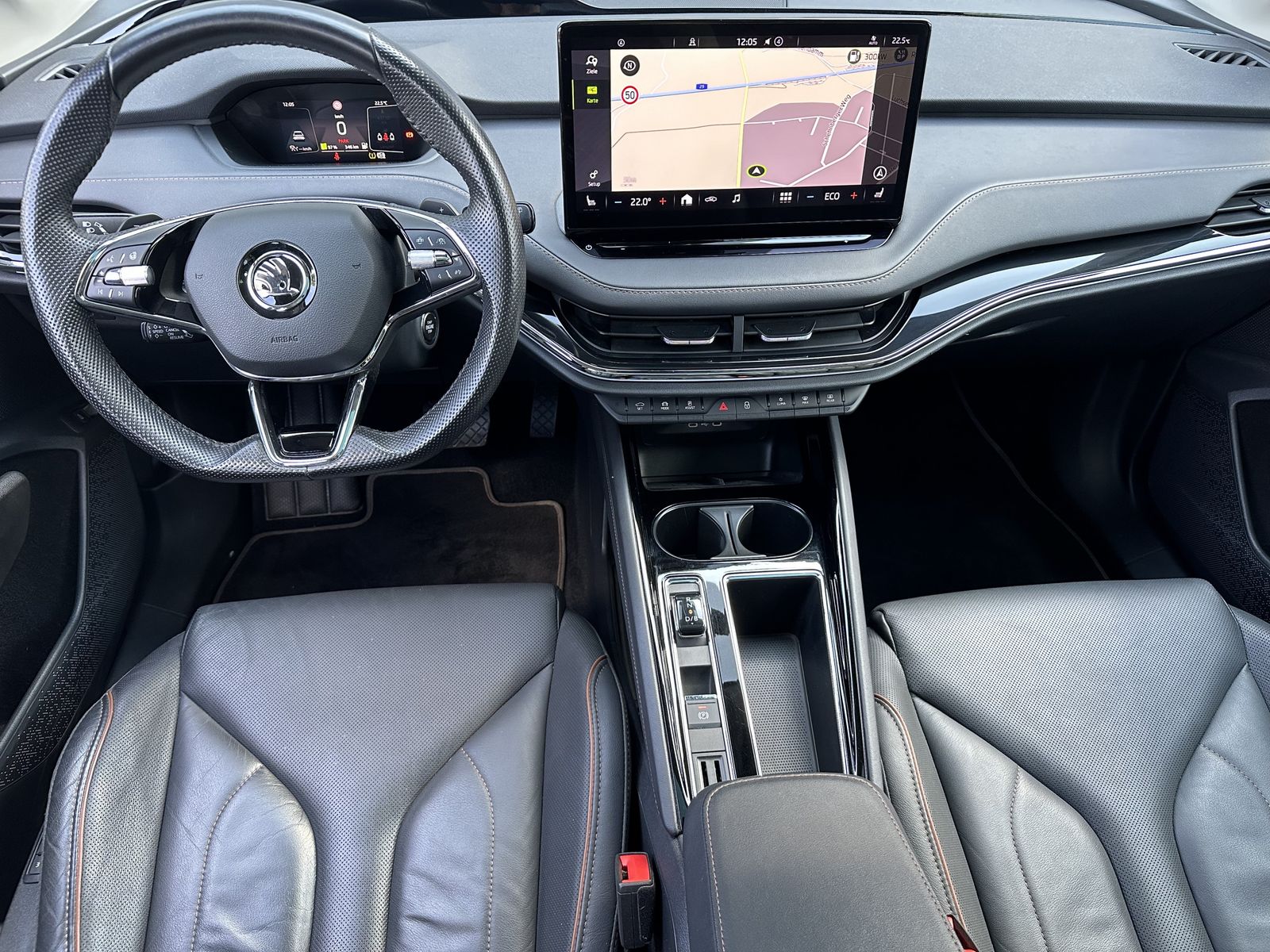 Fahrzeugabbildung SKODA Enyaq 80 Suite Drive Sport Plus NAV+LED+ACC+PANO