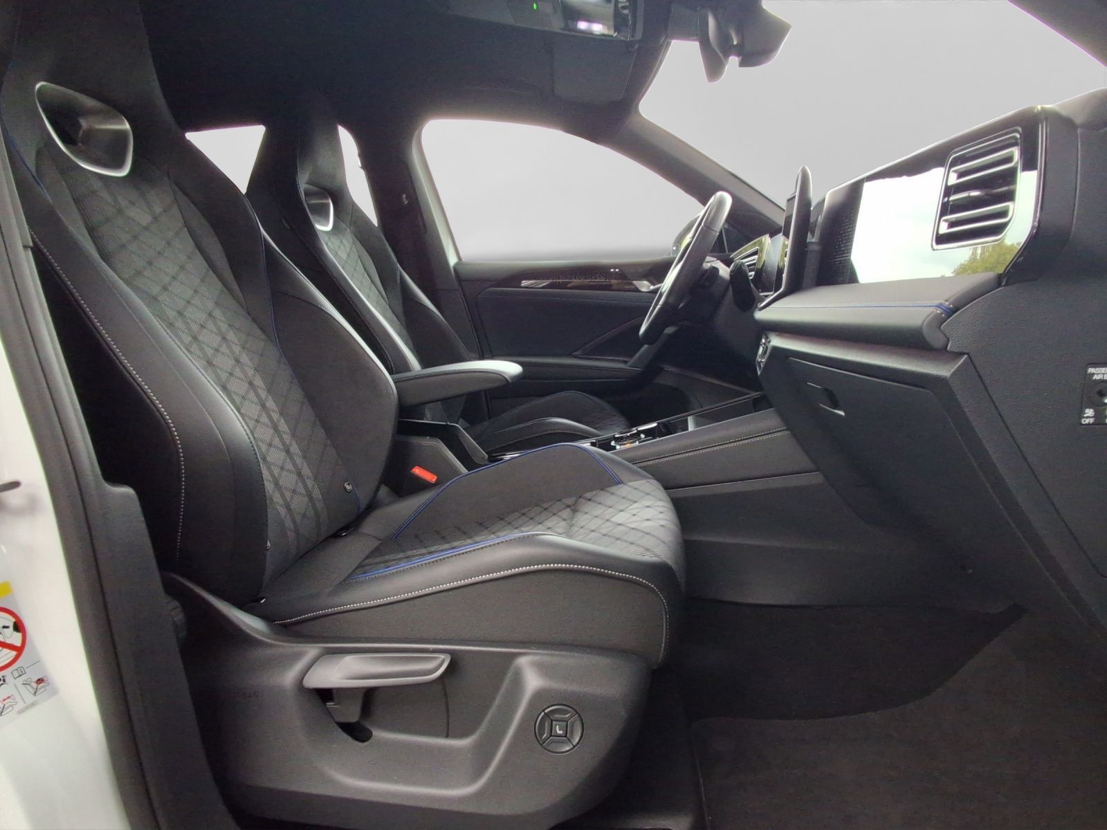 Volkswagen Tiguan 1.5 eTSI DSG R-LINE BLACK ST.HEIZ IQ.LIGH foto 4