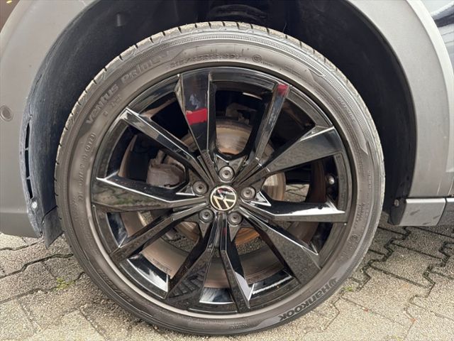 Fahrzeugabbildung Volkswagen Taigo 1.5 TSI R-LINE "BLACK STYLE" LED-MATRIX SO