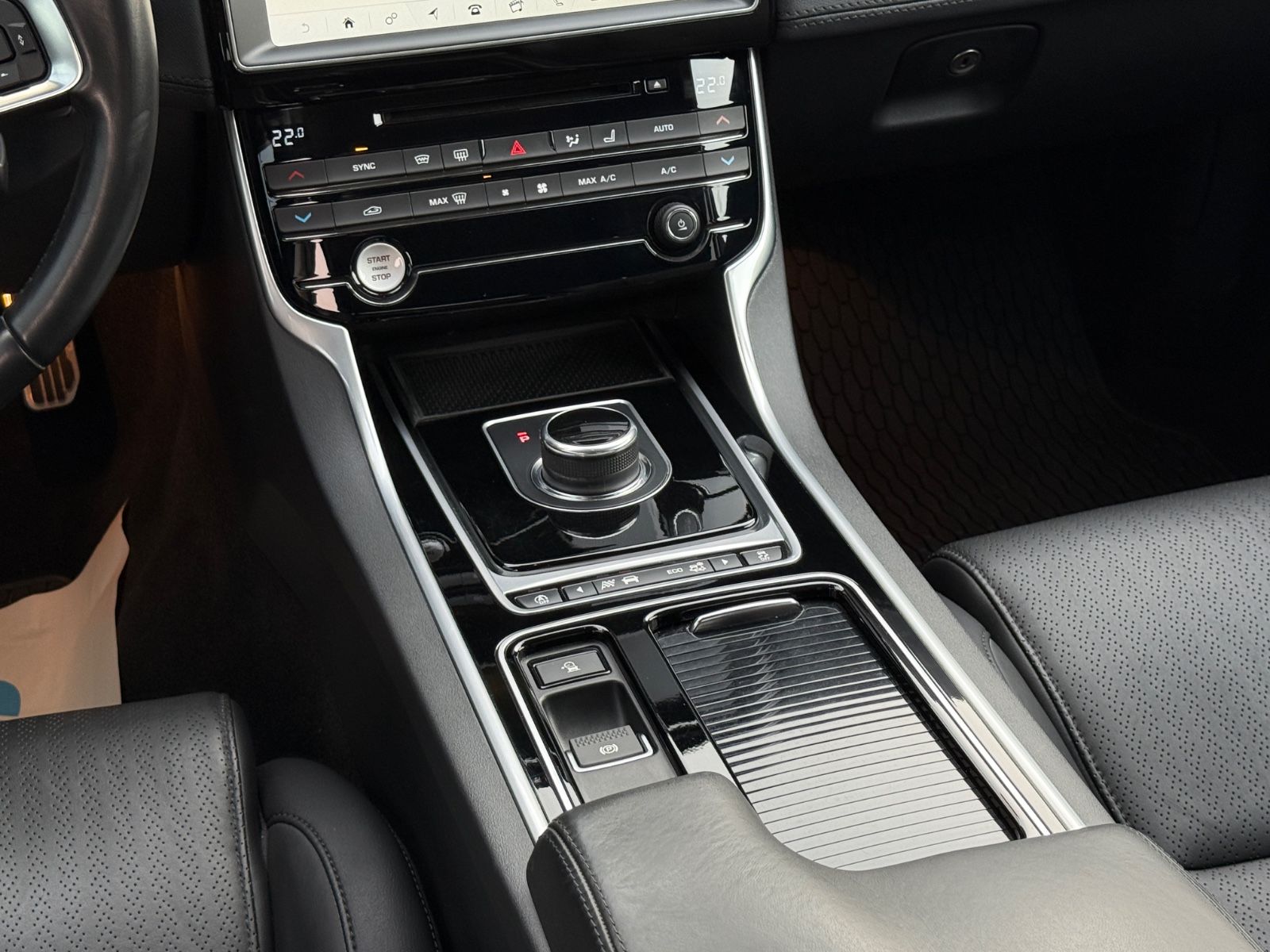 XE Portfolio AWD 2.0 Aut Leder Navi ACC 1.Hand