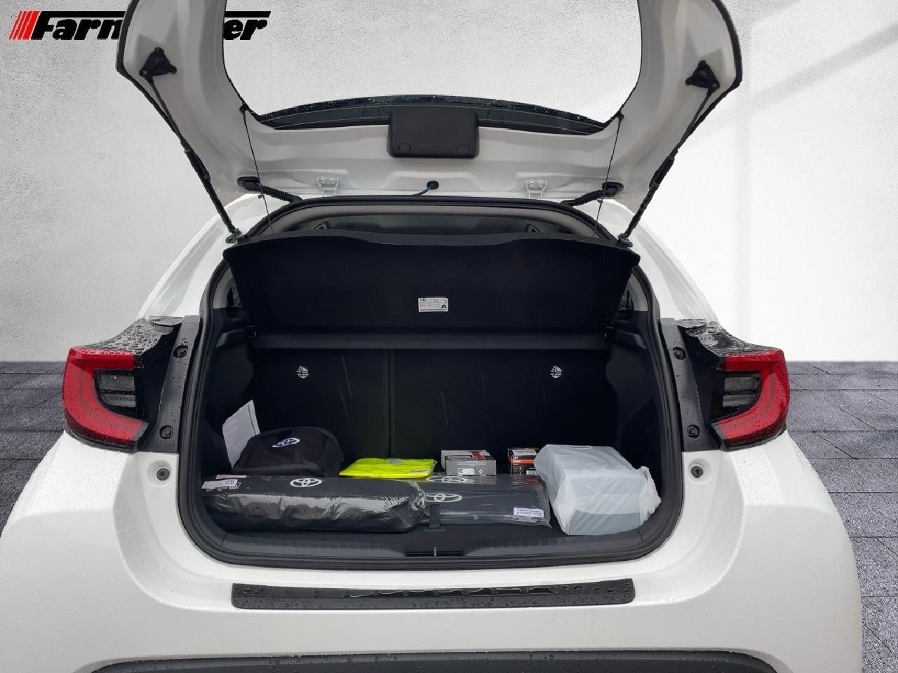 Fahrzeugabbildung Toyota Yaris Hybrid 116PS Teamplayer + Comfort Paket