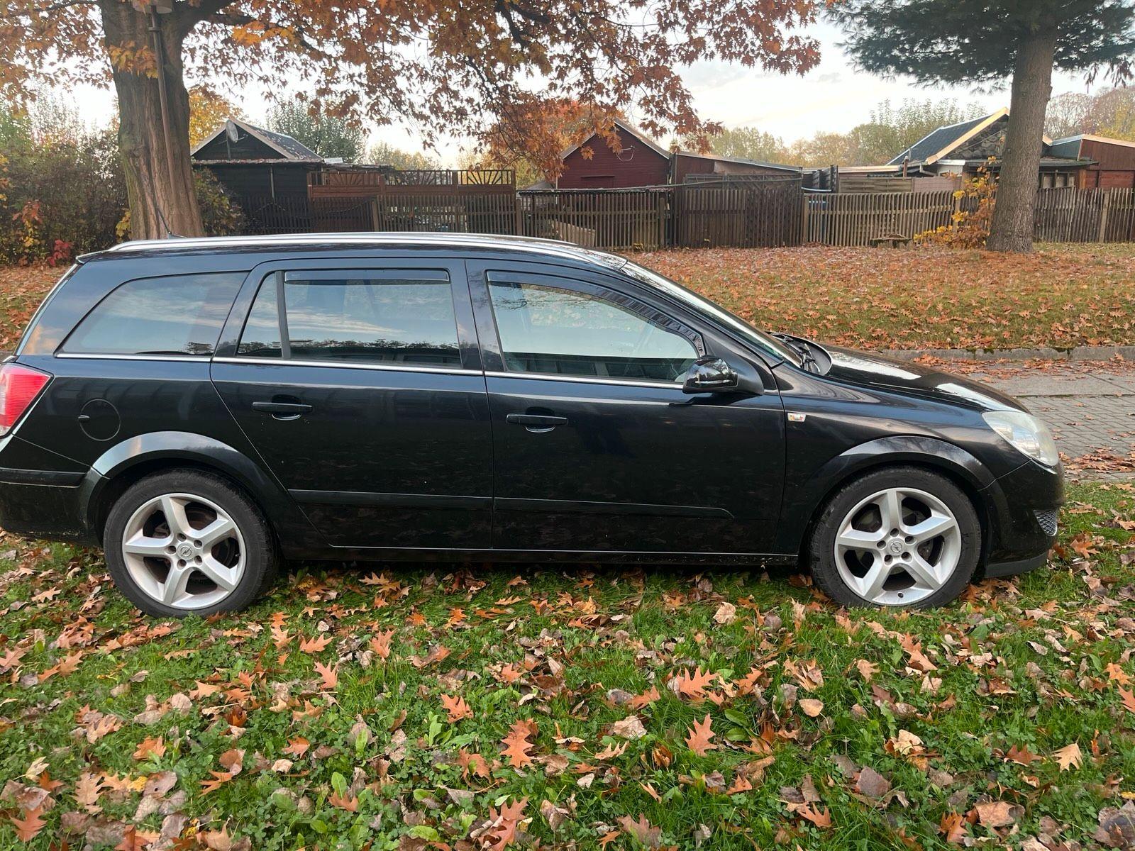 Opel Astra 2007 — rear view