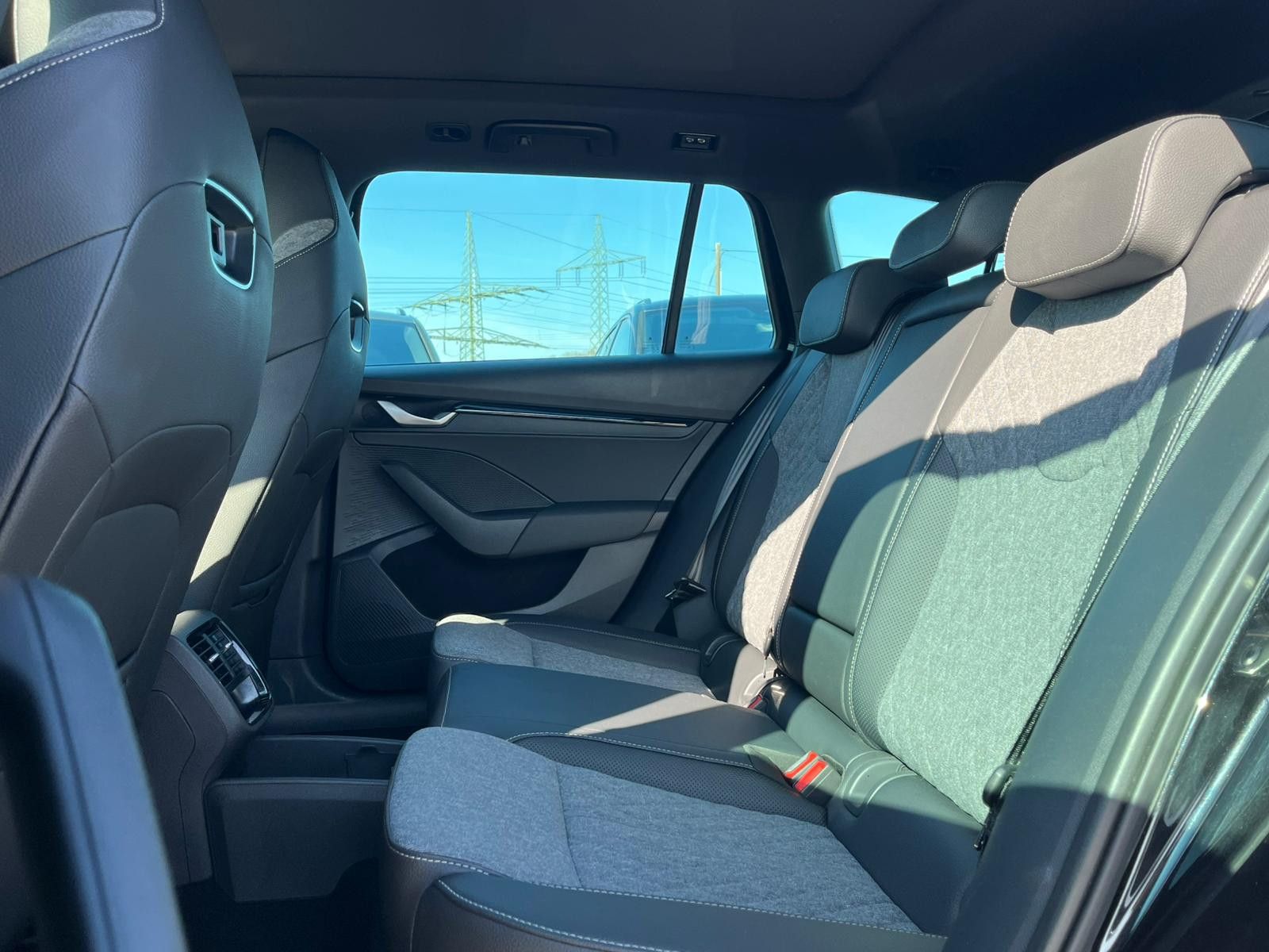 Fahrzeugabbildung SKODA Octavia 1.5 DSG Sportline PANO*MATRIX*AHK*5J.GAR