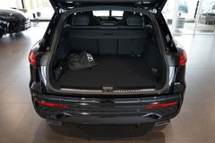 AUDI Q5 e-Hybrid quattro | Tech pro | Pano | Carbon AUDI Q5 e-Hybrid quattro | Tech pro | Pano | Carbon