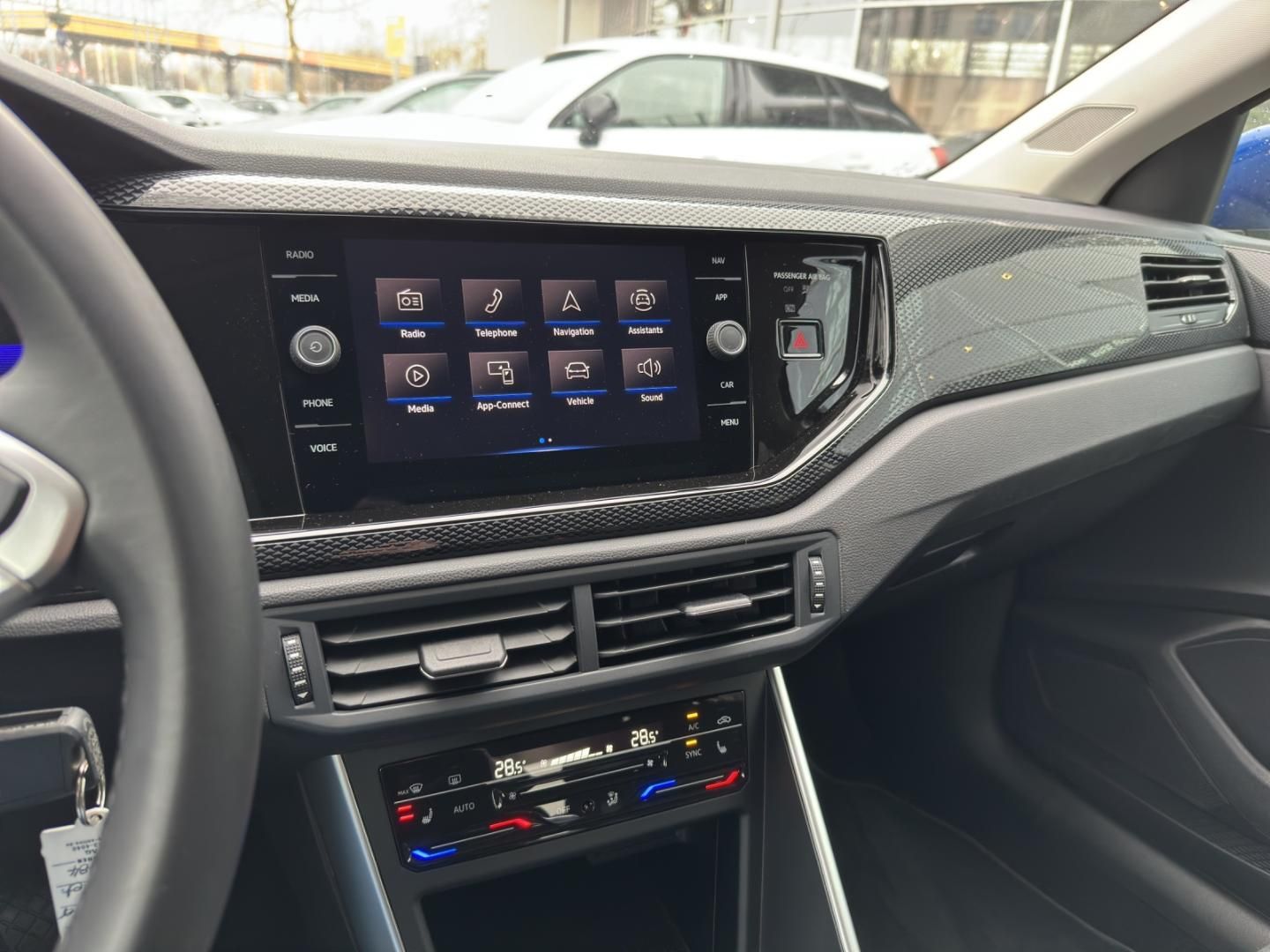 Fahrzeugabbildung Volkswagen Polo Life 1,0 l,Navi,Climatronic,SH,GRA,LED,Tele
