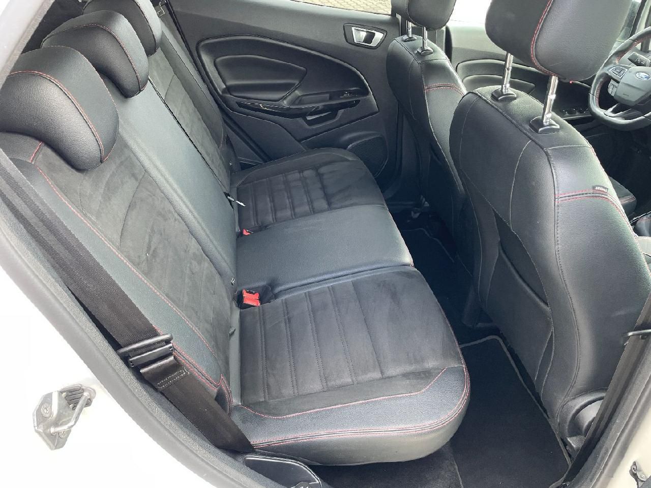 Fahrzeugabbildung Ford EcoSport ST-Line Winterpaket, Navi