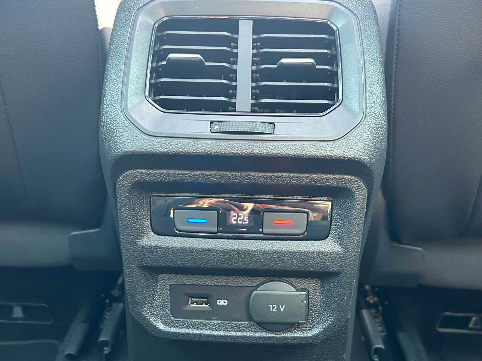 Fahrzeugabbildung Volkswagen Tiguan 2.0 TSI DSG Highline 4M Kamera Leder ACC
