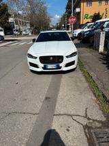 Jaguar XE 2.0 Turbo 240 CV aut. R-Sport - Jaguar XE R-Sport mit Benzin-Antrieb